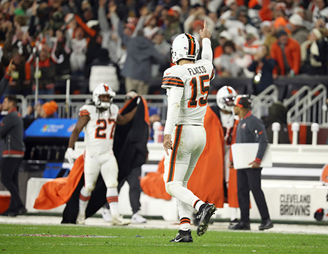 Browns quarterback Joe Flacco celebrates a big play against the New York Jets