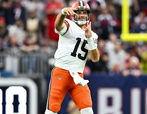 Cleveland Browns quarterback Joe Flacco throws a pass against the Houston Texans