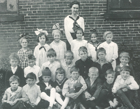 leading-legacy_article Historic class photo from 1919