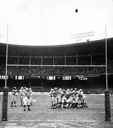 A field goal seals the deal as the Cleveland Browns win the 1950 NFL Championship.