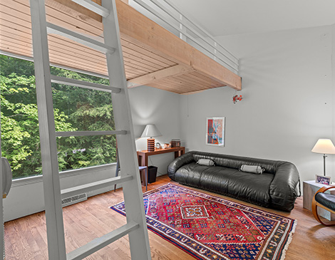 Upstairs Bedroom, ShanerShots