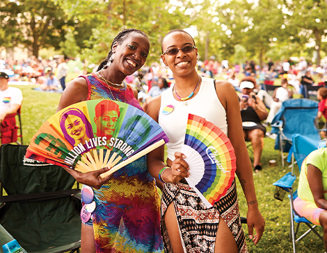 470x365_Article-3 Women enjoying WOW! with colorful paper fans