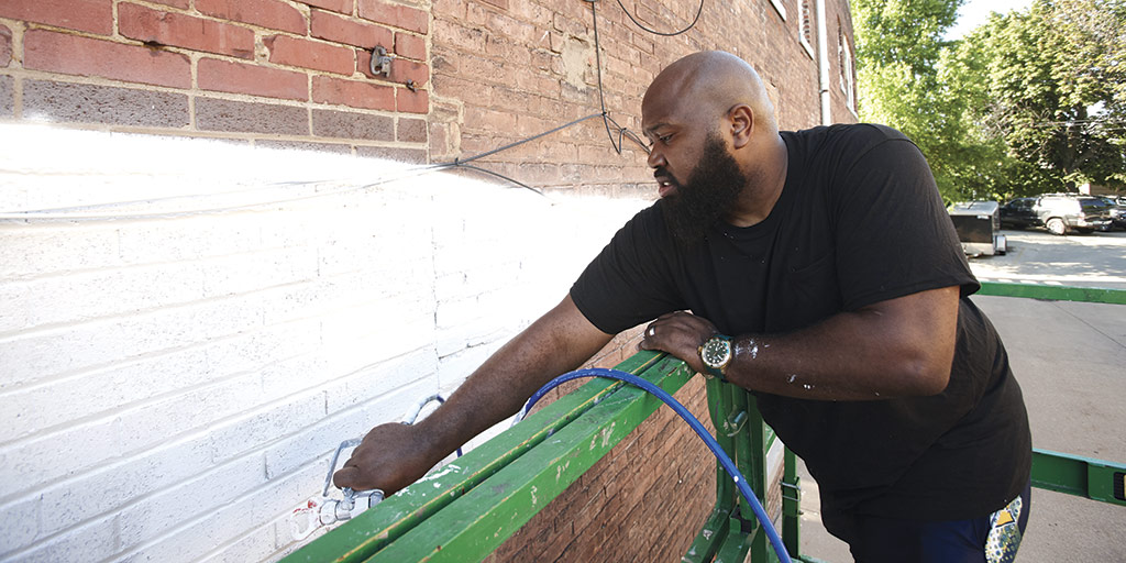 Darius Steward's mural "Support" Darius Steward's mural "Support"