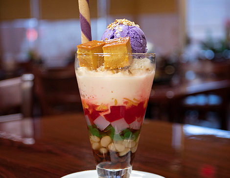 NIpa Hut: Halo-halo