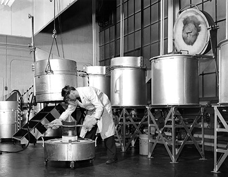 1956: Harshaw Chemical Co. Refines Uranium 1956: Harshaw Chemical Co. Refines Uranium