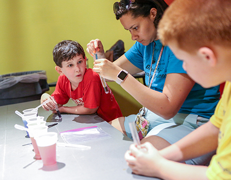 Great Lakes Science Center’s Curiosity Corner Live! teaches children’s activities via social media. Great Lakes Science Center’s Curiosity Corner Live! teaches children’s activities via social media.