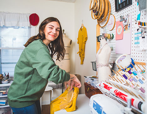 Samantha Wiggins mixes techniques to hand-embroider her SWDSGNS T-shirts. Samantha Wiggins mixes techniques to hand-embroider her SWDSGNS T-shirts.