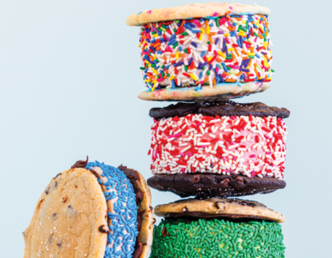 470x365_Article-1-1 Ice cream sandwiches stacked up