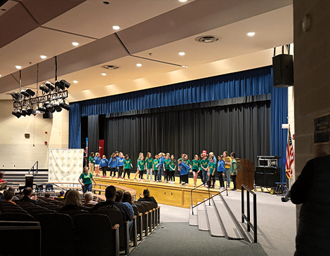 470x365-Article-8 People on stage