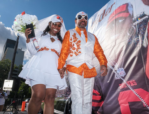 DeSiree “First Lady” Wheeler and Charles “Brown Spider” Bevel Jr. got married in the Muni Lot Two Browns fans get married in the Cleveland tailgate lot.